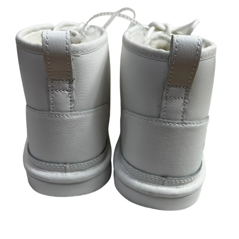 UGG Australia Neumel Chopd Sheepskin Suede Style Plain Logo size 12